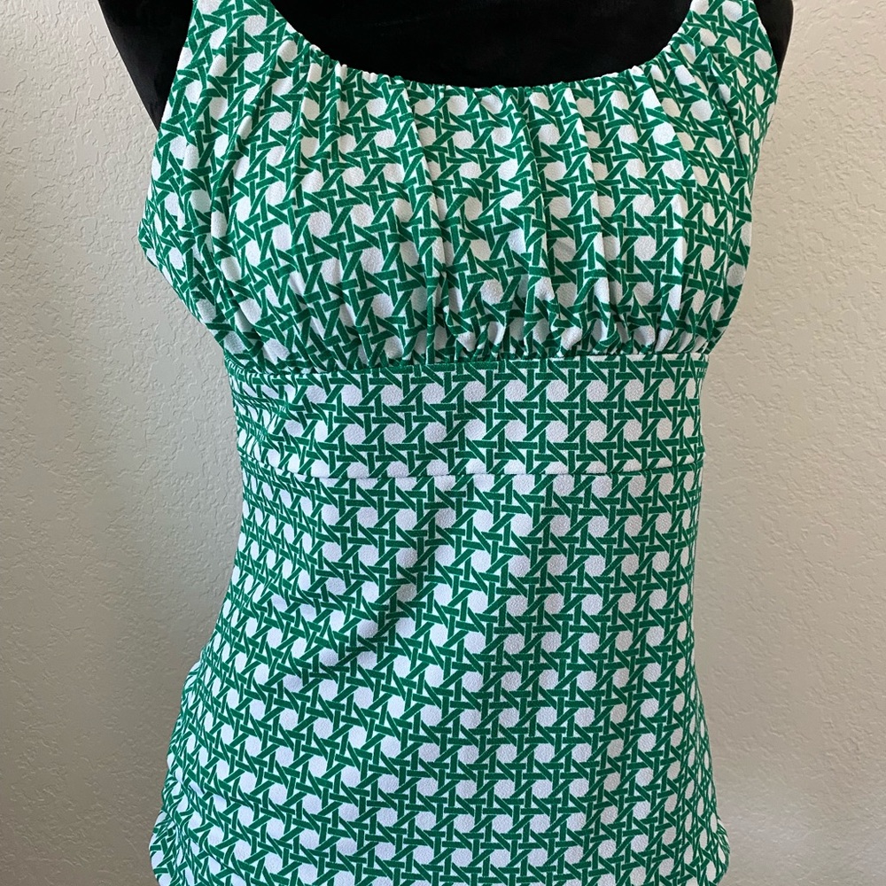 Ann Taylor sleeveless top size M. Green & white.